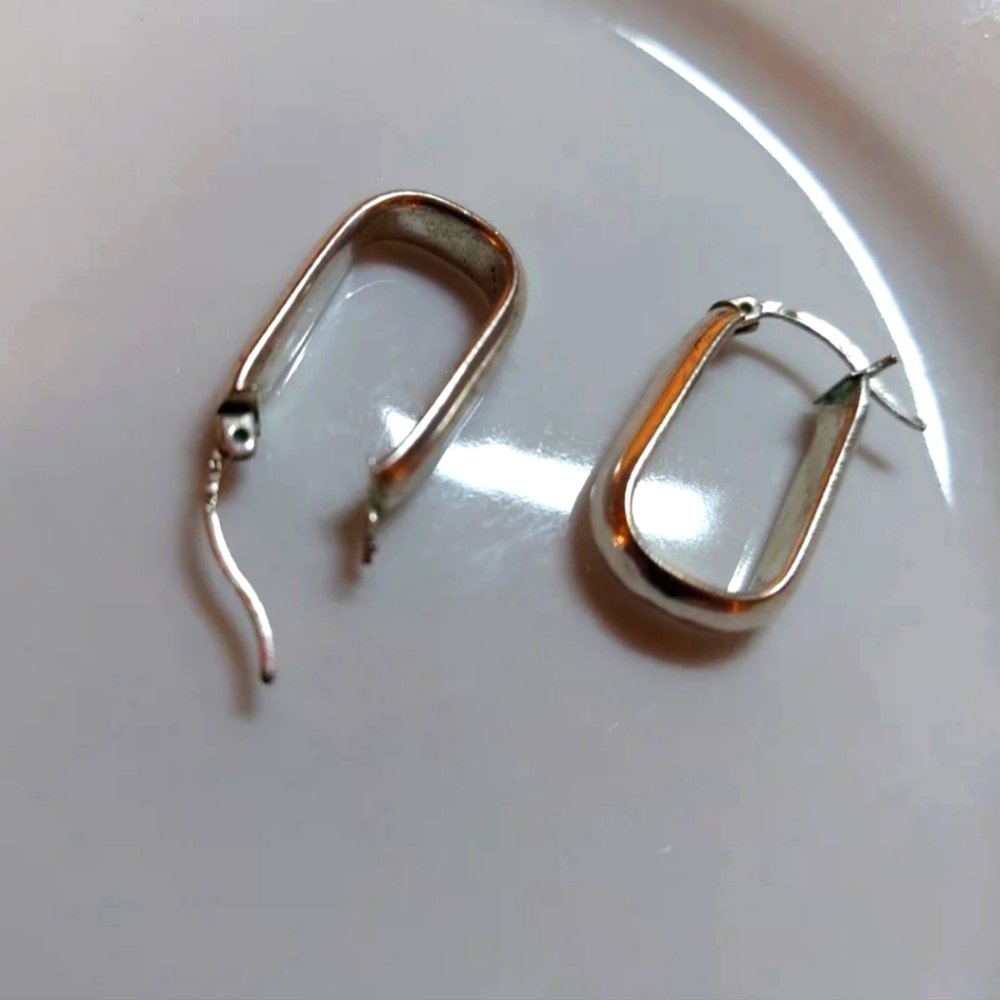 1980s Featherweight .925 Sterling Silver Horseshoe Shaped Bar Earrings EUC